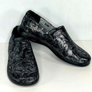 Klogs Leena Black Silver Paisley Leather Loafer Slip Resistant Non Marking Sz 11